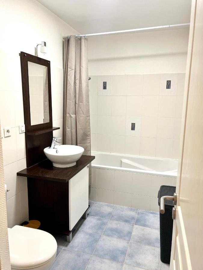 Lrx-0049 - Appartement Avec Exterieur Aytré Екстериор снимка